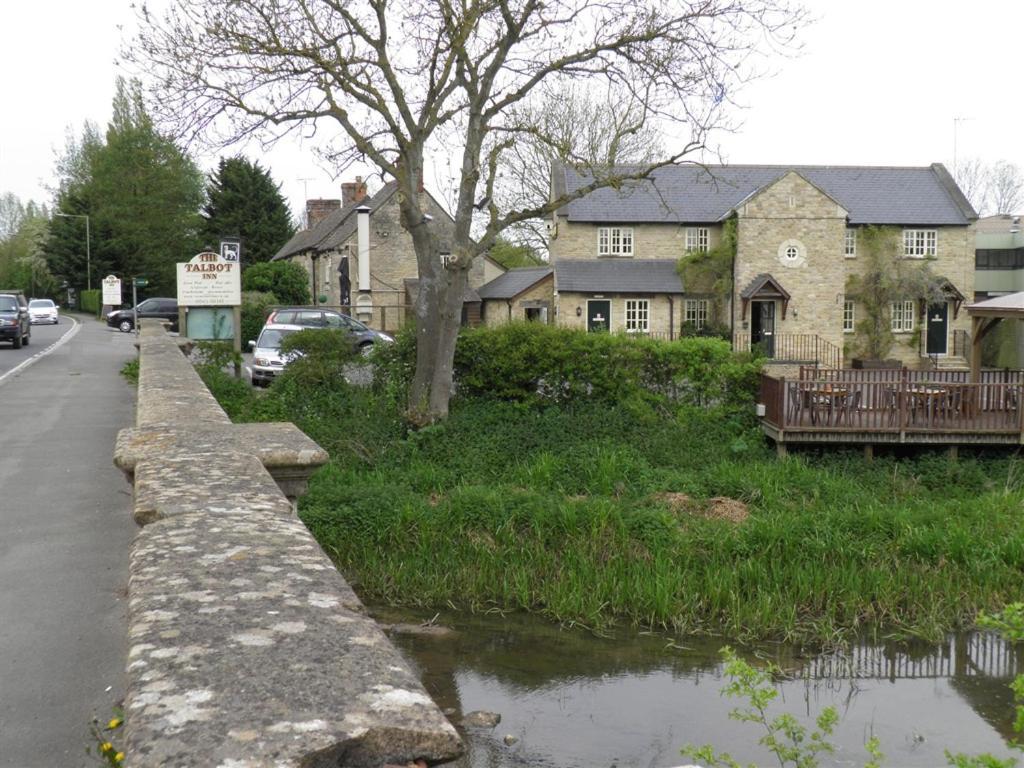 The Talbot Inn Eynsham Eksteriør bilde