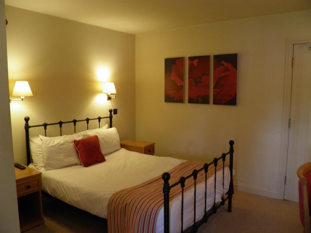 The Talbot Inn Eynsham Eksteriør bilde