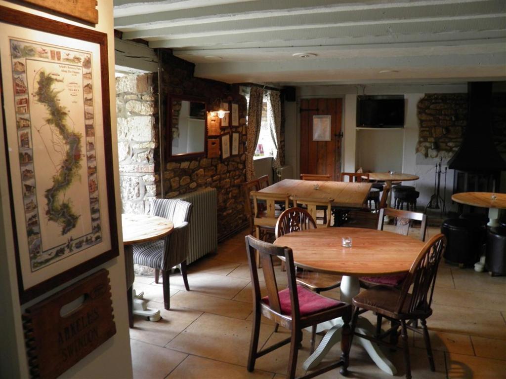 The Talbot Inn Eynsham Eksteriør bilde